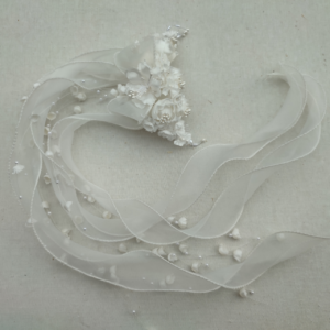 peigne de cheveux-mariage-célébrations-cascade de ruban-perle-clochette-